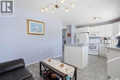 64 Craigie Bay, Regina, SK - Indoor Photo Showing Kitchen
