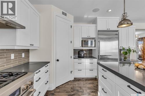438 Horlick Manor, Saskatoon, SK - Indoor Photo Showing Kitchen With Upgraded Kitchen