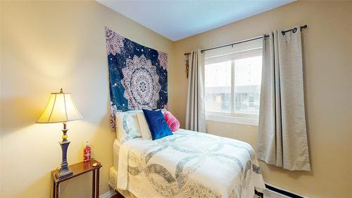 1304-2015 2Nd Street, Cranbrook, BC - Indoor Photo Showing Bedroom