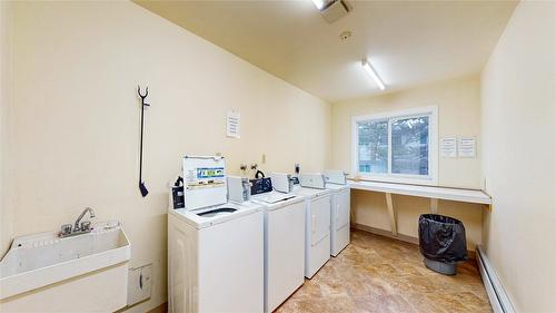 1304-2015 2Nd Street, Cranbrook, BC - Indoor Photo Showing Laundry Room