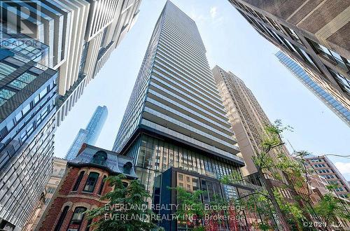 1702 - 15 GRENVILLE STREET  Toronto, ON M4Y 0B9