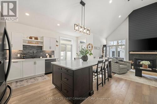 35 Compass Trail, Central Elgin, ON - Indoor Photo Showing Kitchen With Upgraded Kitchen