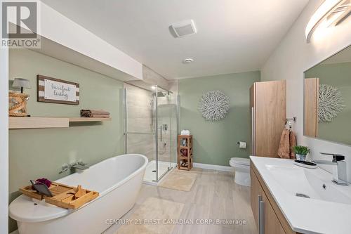 35 Compass Trail, Central Elgin, ON - Indoor Photo Showing Bathroom