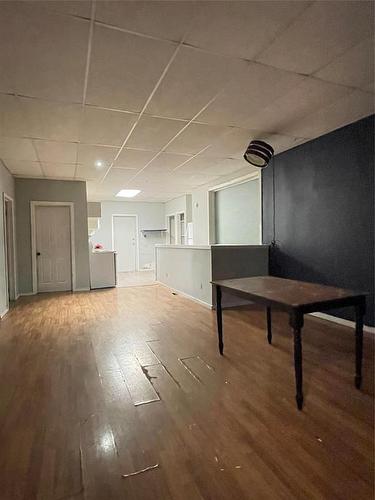 517 Alfred Avenue, Winnipeg, MB - Indoor Photo Showing Other Room