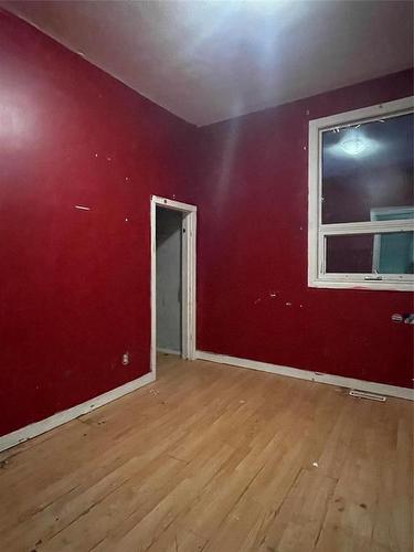 517 Alfred Avenue, Winnipeg, MB - Indoor Photo Showing Other Room
