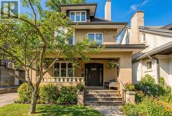 8 MAPLESIDE AVENUE  Hamilton, ON L8P 3Y5