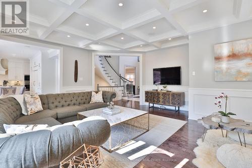 1436 Crescent Road, Mississauga, ON - Indoor Photo Showing Living Room