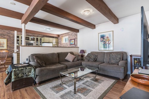 Salon - 7 Ch. Reddington, Otter Lake, QC - Indoor Photo Showing Living Room
