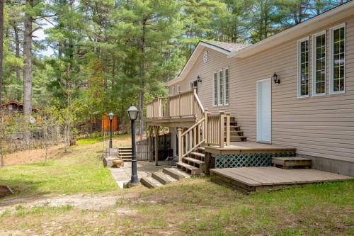 Extérieur - 7 Ch. Reddington, Otter Lake, QC - Outdoor With Deck Patio Veranda