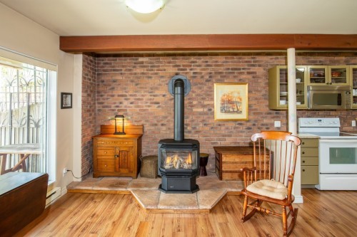 Salle à manger - 7 Ch. Reddington, Otter Lake, QC - Indoor With Fireplace