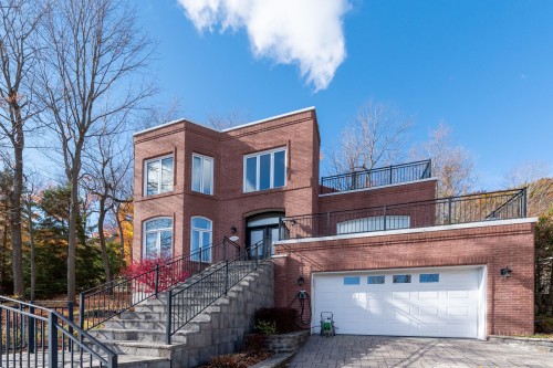 1585 Rue des Alouettes  Saint-Bruno-De-Montarville, QC J3V 6E4