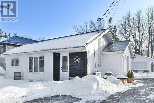 21569 LOYALIST PARKWAY  Prince Edward County (Ameliasburg Ward), ON K0K 1L0