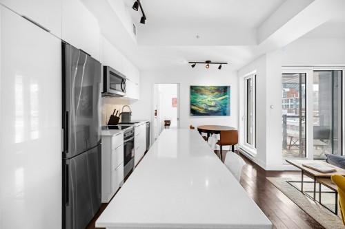 Cuisine - 604-2100 Boul. St-Laurent, Montréal (Ville-Marie), QC - Indoor Photo Showing Kitchen With Upgraded Kitchen