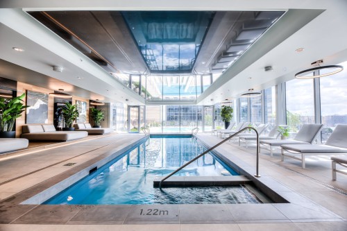 Pool - 2807-720 Rue St-Jacques, Montréal (Ville-Marie), QC - Indoor Photo Showing Other Room With In Ground Pool