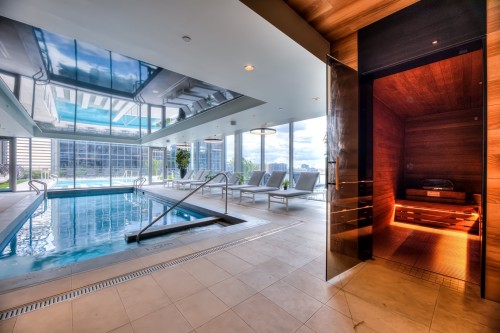 Pool - 2807-720 Rue St-Jacques, Montréal (Ville-Marie), QC - Indoor Photo Showing Other Room With In Ground Pool