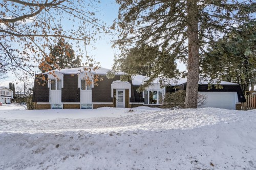 8 Rue Larochelle  Kirkland, QC H9H 3S6