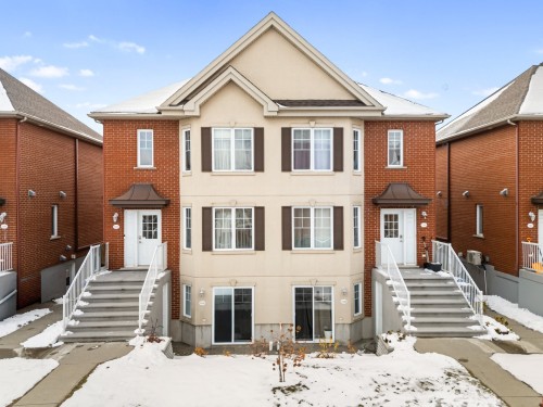 7335 Rue du Chardonneret  Brossard, QC J4Z 0B4