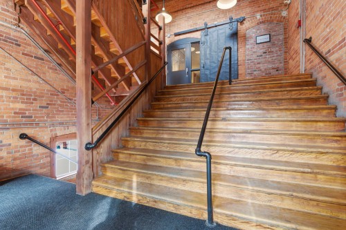 Staircase - 212-201 Rue St-Louis, Saint-Jean-Sur-Richelieu, QC - Indoor Photo Showing Other Room