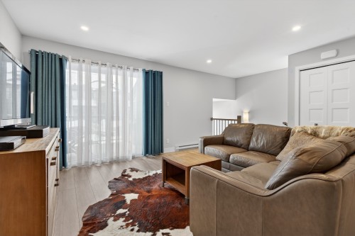 Salon - 954 Rue Magnone, Granby, QC - Indoor Photo Showing Living Room