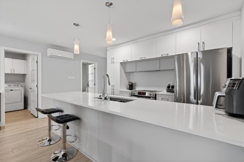 Cuisine - 954 Rue Magnone, Granby, QC - Indoor Photo Showing Kitchen With Double Sink With Upgraded Kitchen