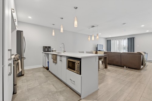 Cuisine - 954 Rue Magnone, Granby, QC - Indoor Photo Showing Kitchen With Upgraded Kitchen