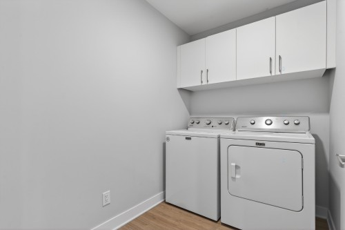 Salle de lavage - 954 Rue Magnone, Granby, QC - Indoor Photo Showing Laundry Room