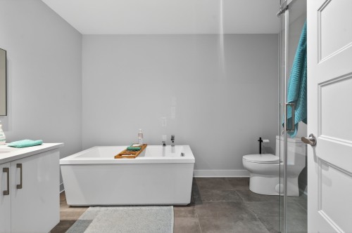 Salle de bains - 954 Rue Magnone, Granby, QC - Indoor Photo Showing Bathroom