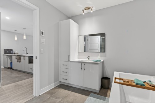 Salle de bains - 954 Rue Magnone, Granby, QC - Indoor Photo Showing Bathroom