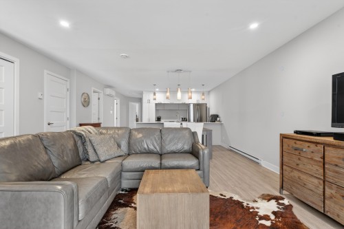 Salon - 954 Rue Magnone, Granby, QC - Indoor Photo Showing Living Room