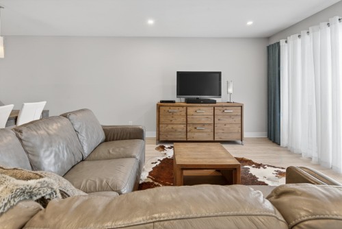 Salon - 954 Rue Magnone, Granby, QC - Indoor Photo Showing Living Room