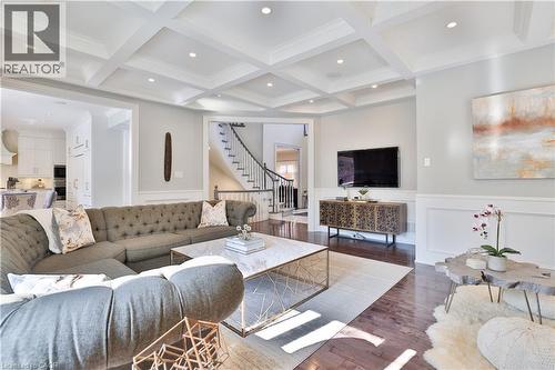 1436 Crescent Road, Mississauga, ON - Indoor Photo Showing Living Room