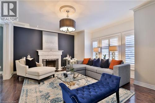 1436 Crescent Road, Mississauga, ON - Indoor Photo Showing Living Room With Fireplace