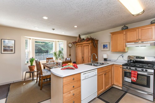 2263 Bolt Ave, Comox, BC 