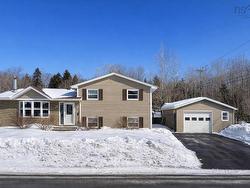 132 Nictaux Drive  Lower Sackville, NS B4C 2C5