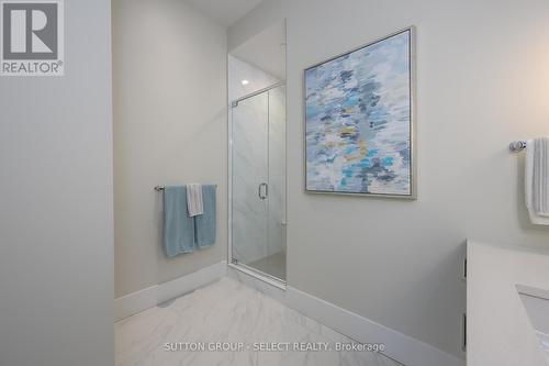 107 - 1705 Fiddlehead Place, London North (North R), ON - Indoor Photo Showing Bathroom