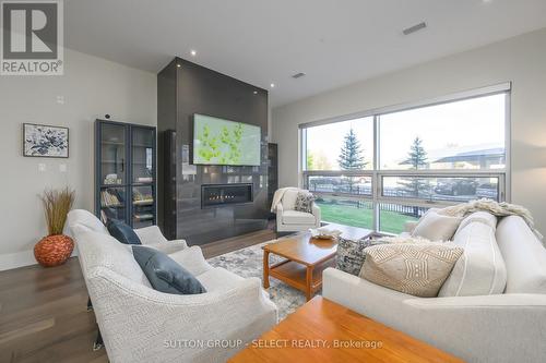 107 - 1705 Fiddlehead Place, London North (North R), ON - Indoor Photo Showing Living Room