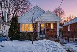 307 GLEBEMOUNT AVENUE  Toronto, ON M4C 3V4