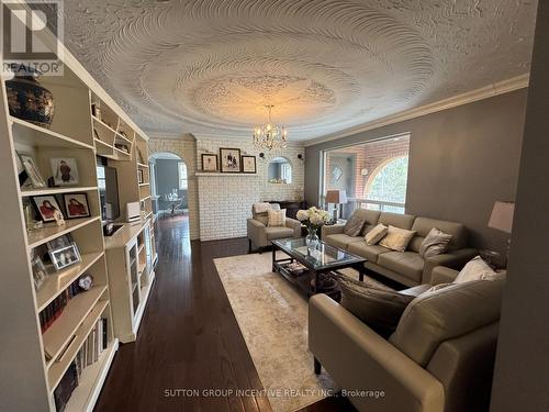 10 Celestine Court, Tiny, ON - Indoor Photo Showing Other Room