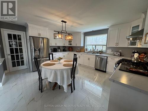 10 Celestine Court, Tiny, ON - Indoor