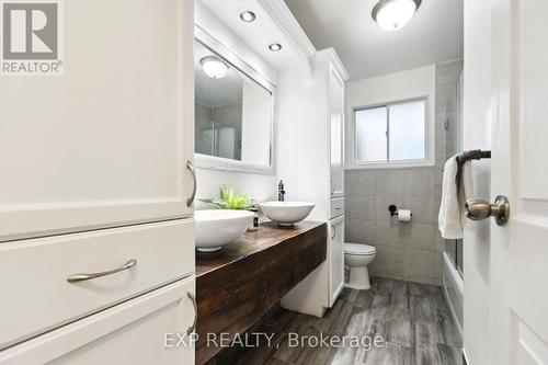 7429 Sideroad 20 Side Road, Mapleton, ON - Indoor Photo Showing Bathroom