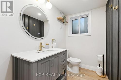 7429 Sideroad 20 Side Road, Mapleton, ON - Indoor Photo Showing Bathroom