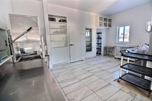 Cuisine - 445 Boul. Perron, Maria, QC - Indoor Photo Showing Other Room