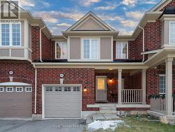 303 CHUCHMACH CLOSE  Milton, ON L9T 8B3