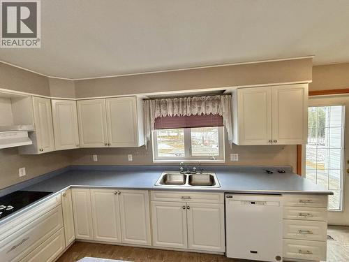 4006 Bluestone Road, Quesnel, BC - Indoor Photo Showing Kitchen With Double Sink