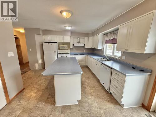 4006 Bluestone Road, Quesnel, BC - Indoor Photo Showing Kitchen With Double Sink