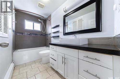 1309 Preston Avenue S, Saskatoon, SK - Indoor Photo Showing Bathroom