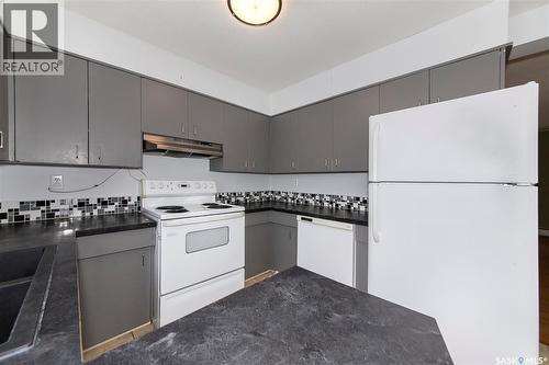 1309 Preston Avenue S, Saskatoon, SK - Indoor Photo Showing Kitchen