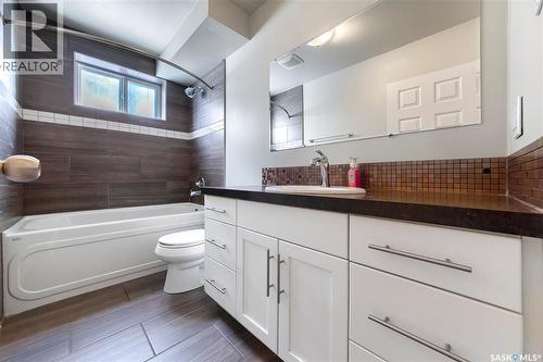 1309 Preston Avenue S, Saskatoon, SK - Indoor Photo Showing Bathroom