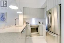 514 - 21 SCOLLARD STREET  Toronto, ON M5R 1G1