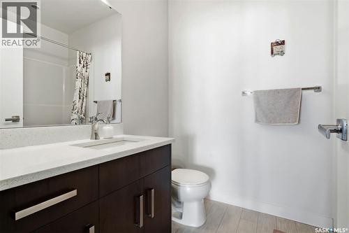4822 Green View Crescent E, Regina, SK - Indoor Photo Showing Bathroom